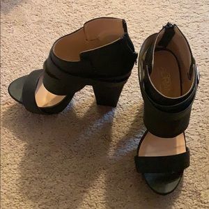 Brand new never worn AdrianaNew York pumps!